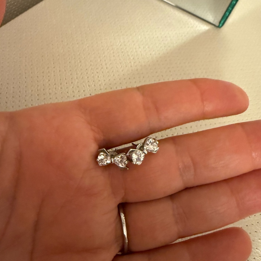 Elegant Silver Jewelry Set - Picture 6 of 7
